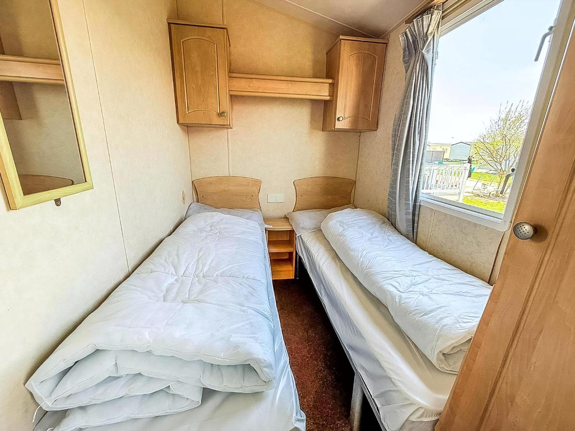 Superb Caravan At Seawick Holiday Park, Sleeps 8 Ref 27202Sw Clacton-on-Sea Zewnętrze zdjęcie