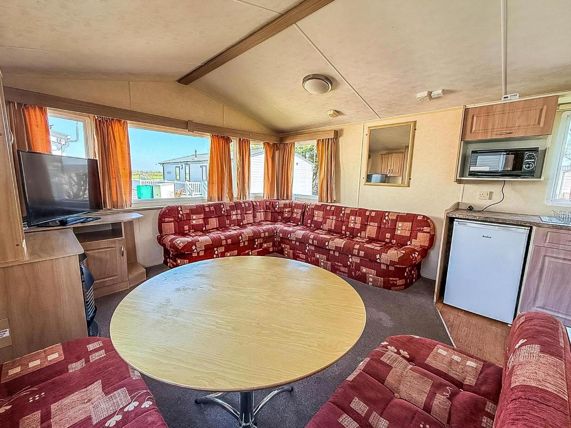 Superb Caravan At Seawick Holiday Park, Sleeps 8 Ref 27202Sw Clacton-on-Sea Zewnętrze zdjęcie