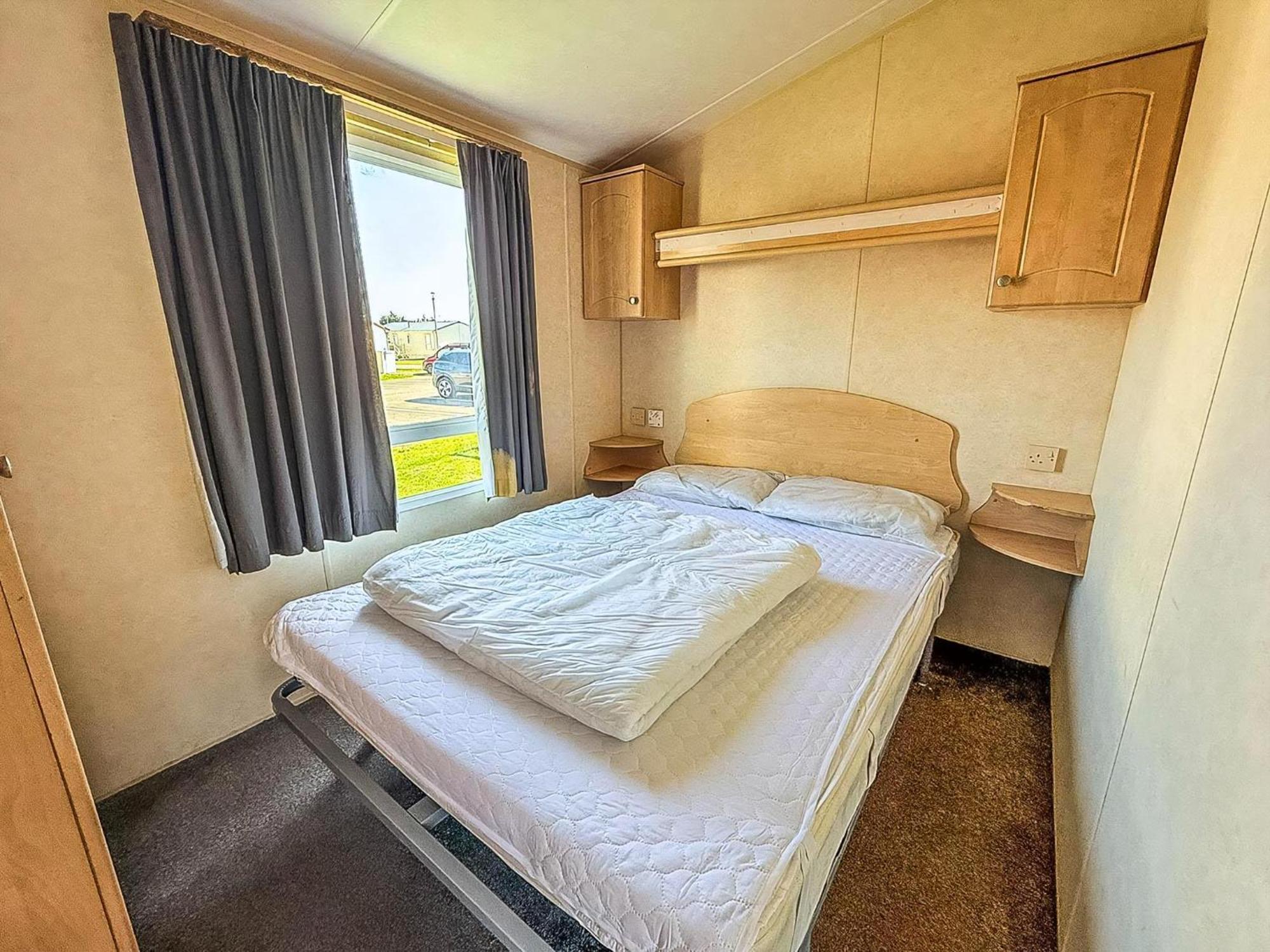 Superb Caravan At Seawick Holiday Park, Sleeps 8 Ref 27202Sw Clacton-on-Sea Zewnętrze zdjęcie